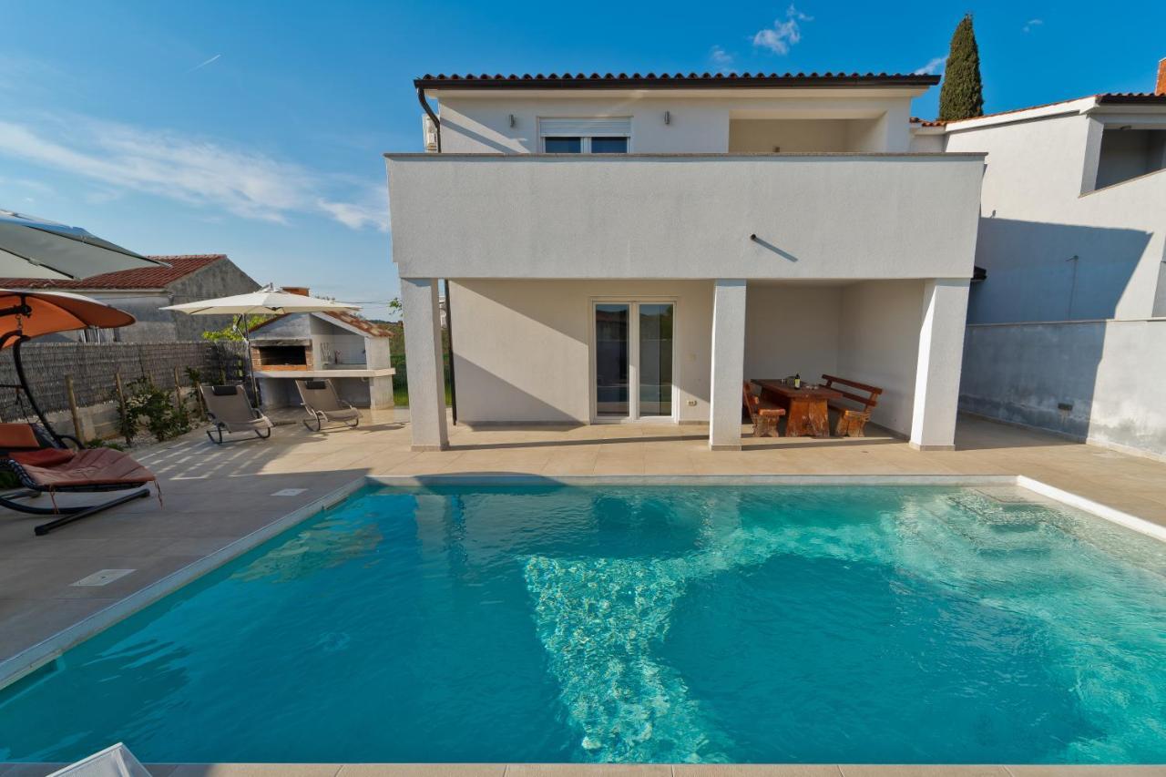 Villa Luka With Private Pool Near Pola