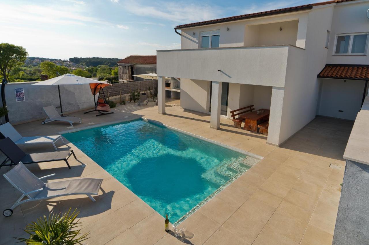 Luka With Private Pool Near Villa