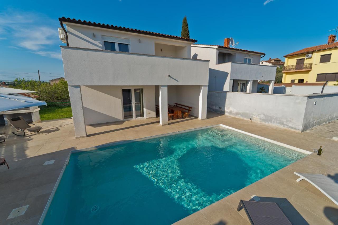 Villa Luka With Private Pool Near *